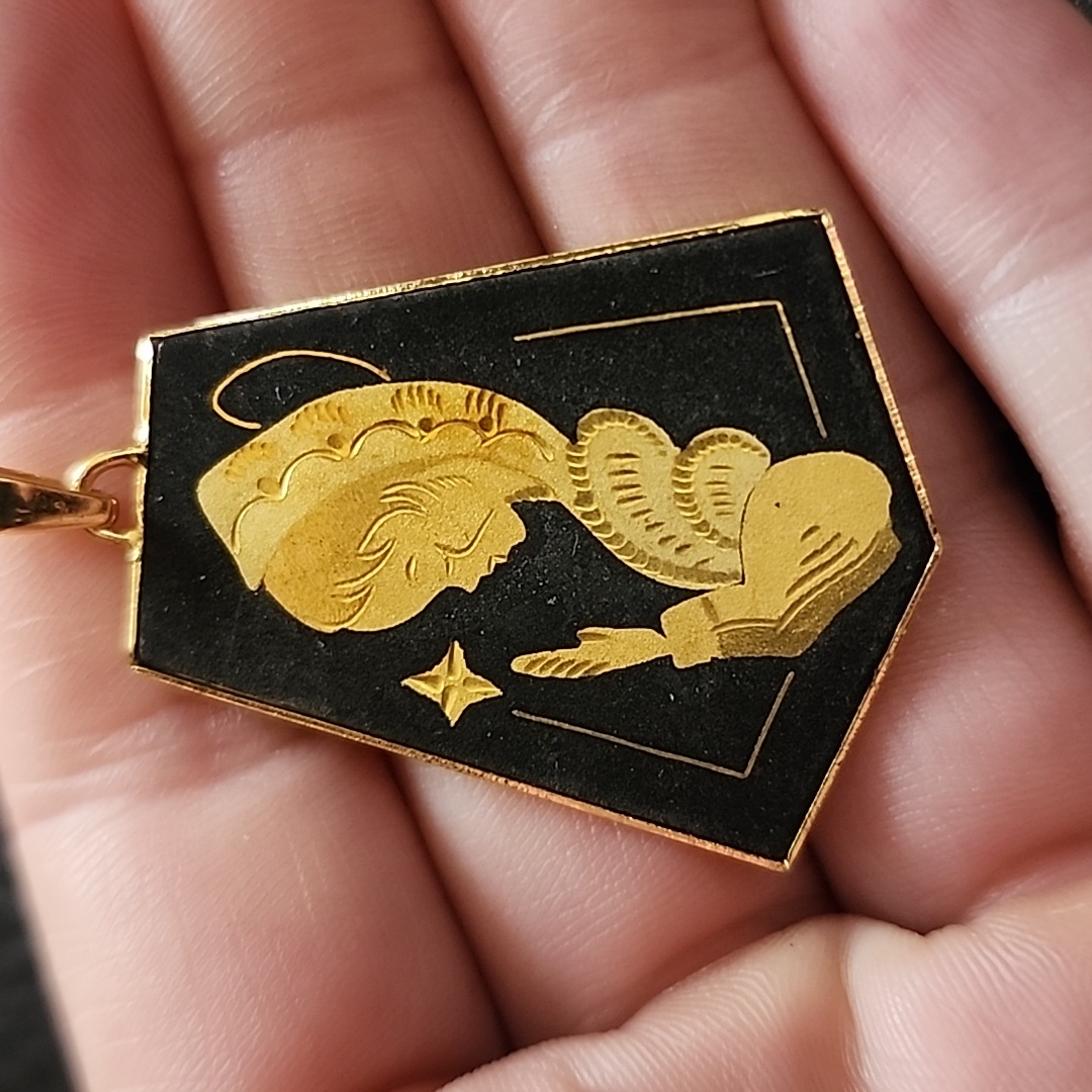 Vtg Pendant